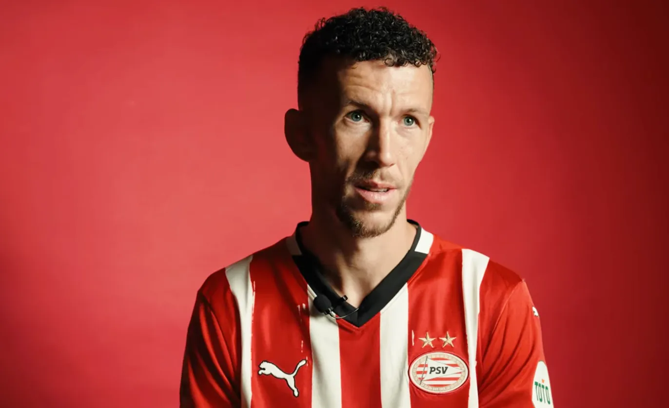 Ivan Perišić verspreekt zich en lijkt aan te geven dat hij liever naar Ajax dan naar ‘big rival’ PSV was gegaan