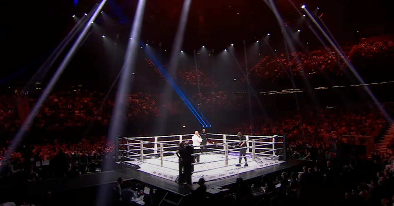 Glory kickbokser breekt arm van tegenstander in afscheidswedstrijd