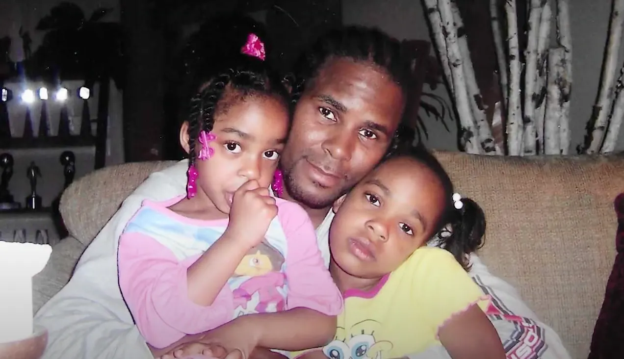 Kinderen van R. Kelly onthullen wat hij hen heeft aangedaan in nieuwe docu: "That millisecond completely changed my life"