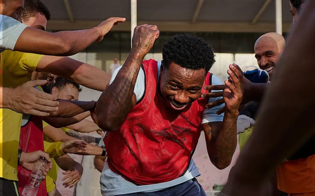 Quincy Promes omgedoopt tot 'God of football' na succesvolle rentree in het profvoetbal