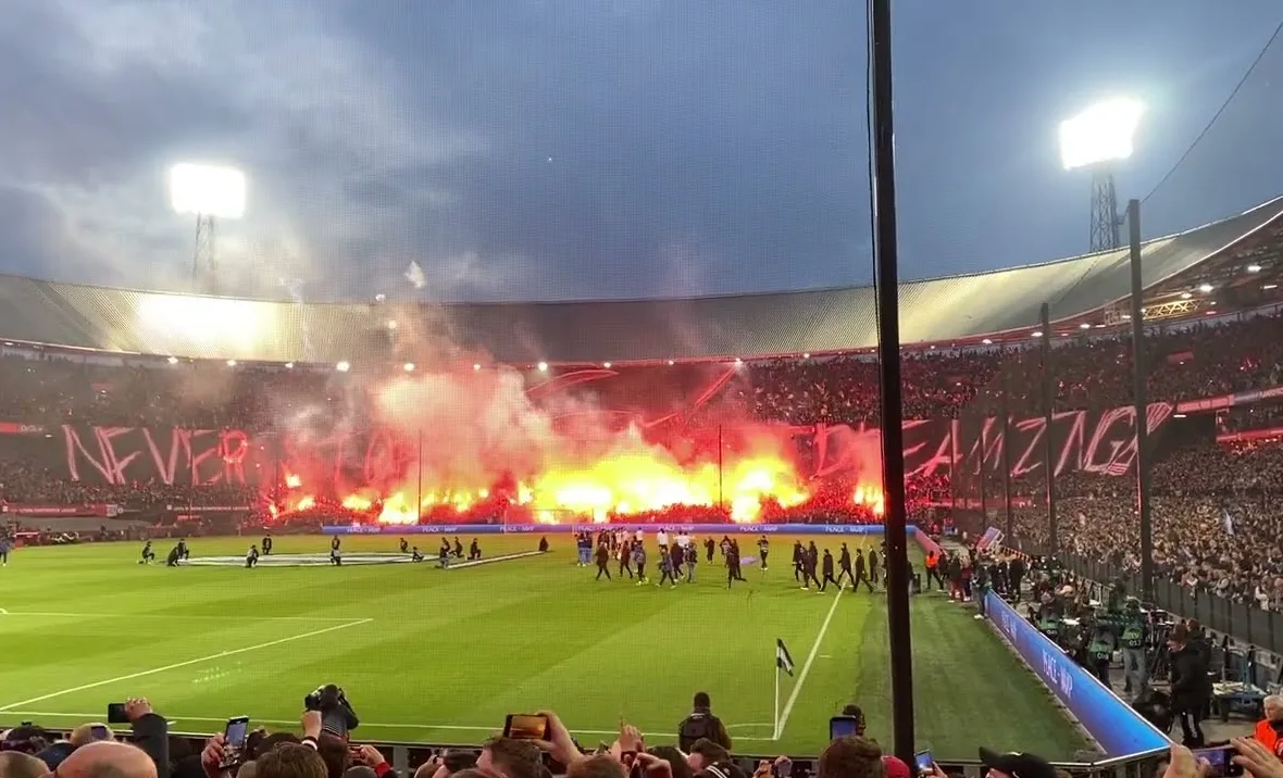 Rotterdamse politie waarschuwt, als Feyenoord - Ajax vandaag uit de hand loopt spelen we voortaan zonder publiek