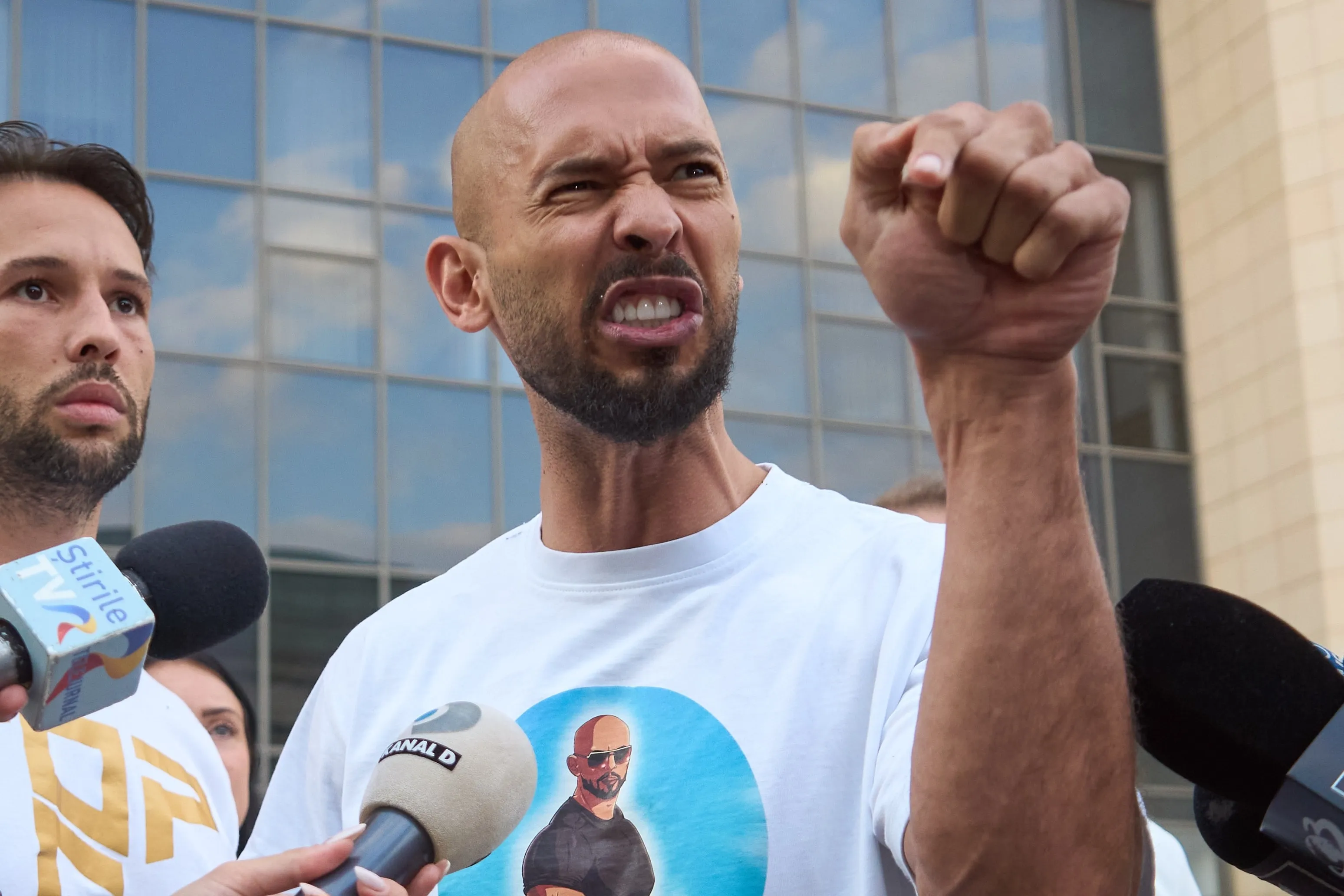Andrew Tate wil de premier van Groot-Brittannië worden: "I am coming to save my home"