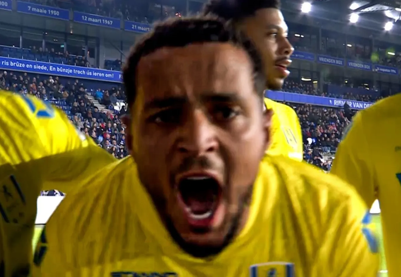Emotionele Mohamed Ihattaren draagt eerste goal in jaren op aan de belangrijkste persoon in zijn leven