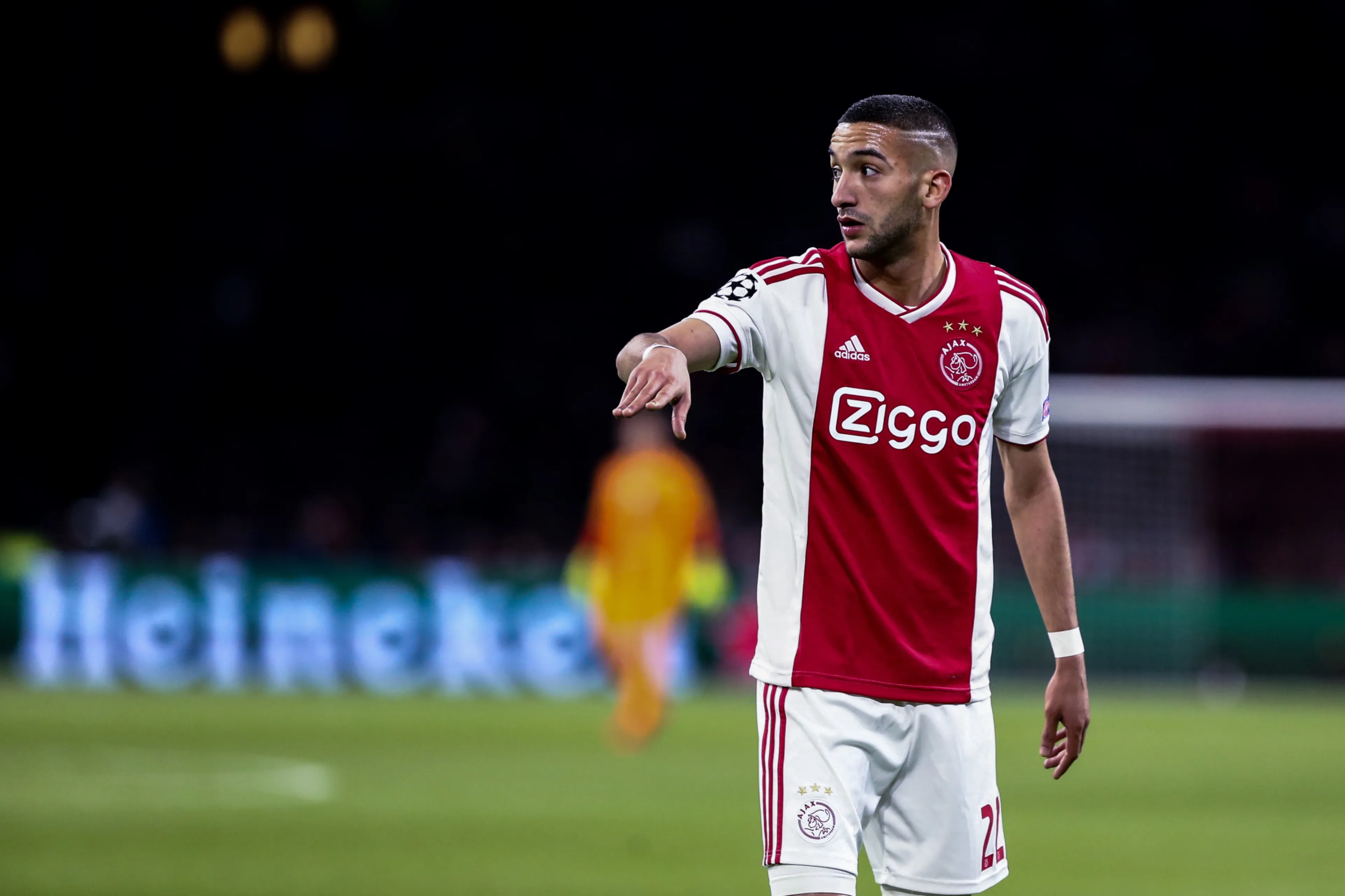 Supporters van Marokkaanse voetbalclub Wydad Casablanca delen een speciaal eerbetoon aan Ziyech: “Een man met waarden”