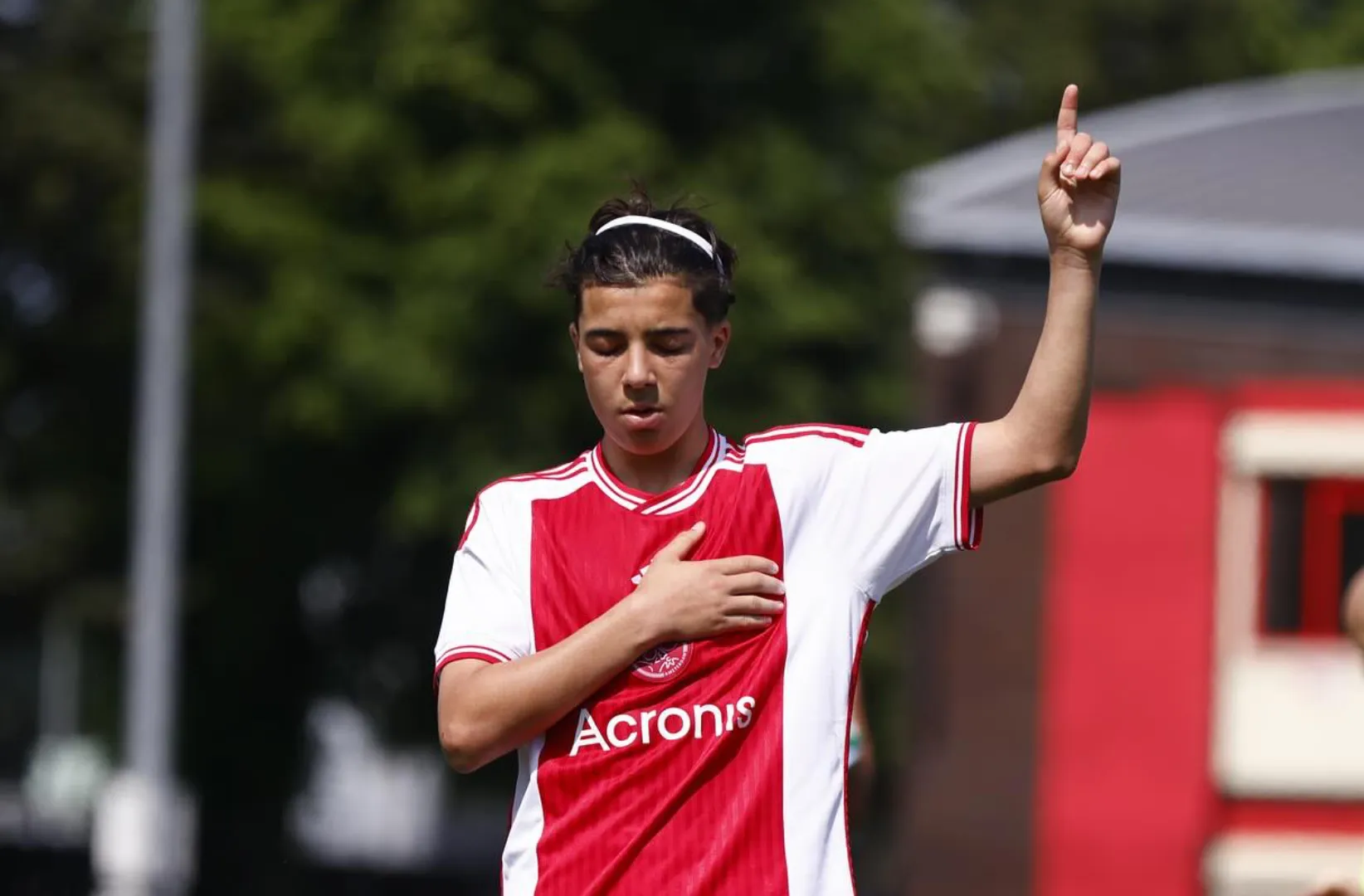 Marokkaanse voetbalbond gaat in gesprek met Ajax toptalent om België voor te zijn en Lamine Yamal scenario te voorkomen