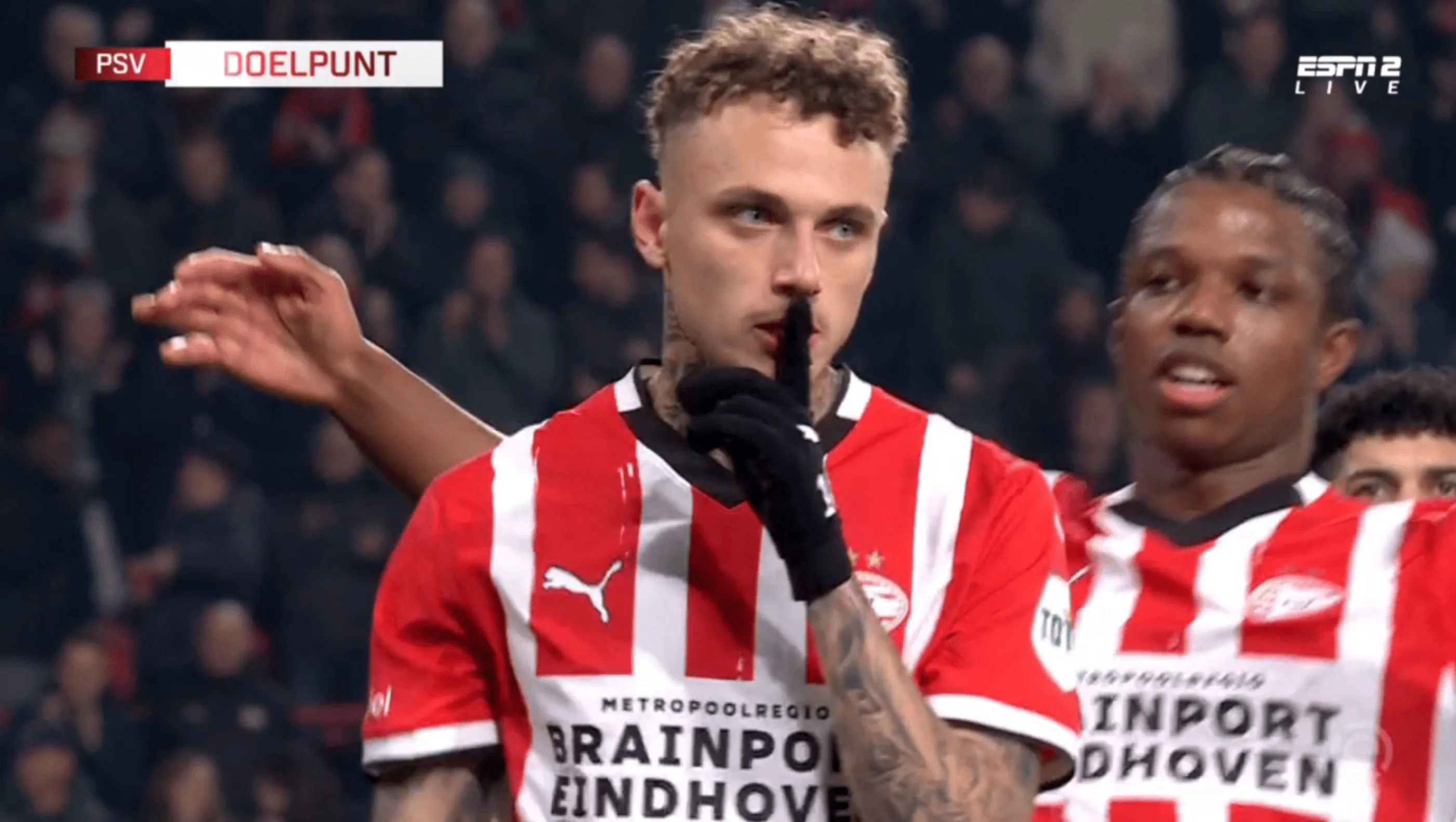 Duidelijk geïrriteerde Noa Lang heeft duidelijke boodschap voor harde kern PSV na goal