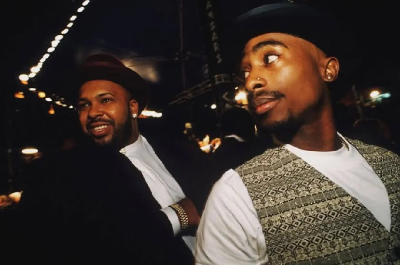 Suge Knight claimt dat Ray J details heeft over Snoop Dogg's betrokkenheid bij de moord op Tupac