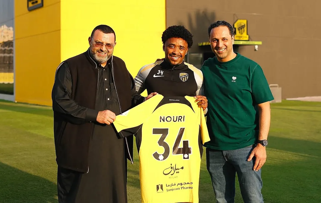Steven Bergwijn laat familie van Nouri overvliegen naar Saudi-Arabië: 'Steven en mijn zoon waren tweelingen op het veld'