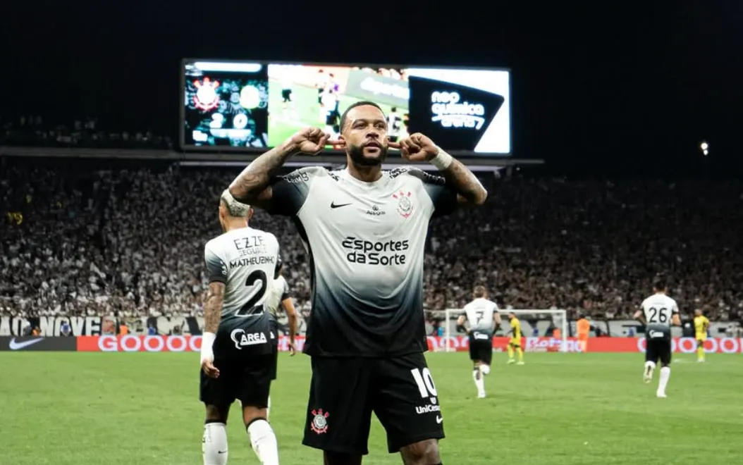 Memphis Depay eist hoofdrol in Brazilië en komt met speciaal gebaar naar Neymar