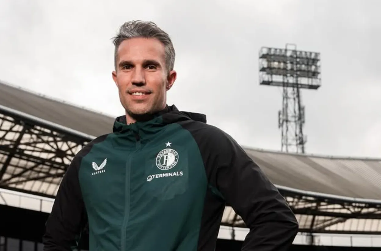 Feyenoord-trainer Robin van Persie haalt uit naar Nederlandse media: "Dat is gewoon niet zo"