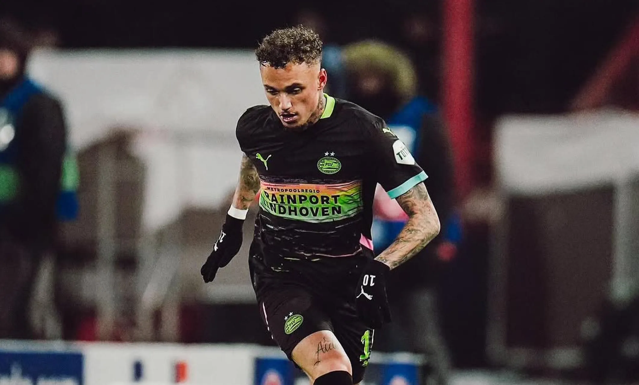Noa Lang maakt excuses aan Luuk de Jong na opmerkelijke ruzie: "Zo praat je niet tegen een aanvoerder"