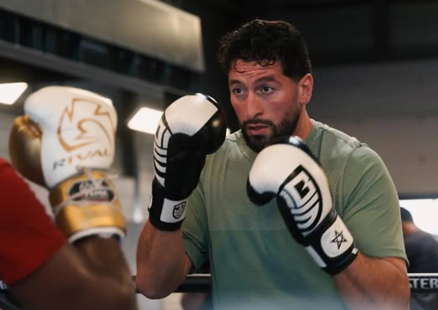 Jamal Ben Saddik sneert naar Rico Verhoeven en claimt dat de Glory wereldtitel niks meer waard is