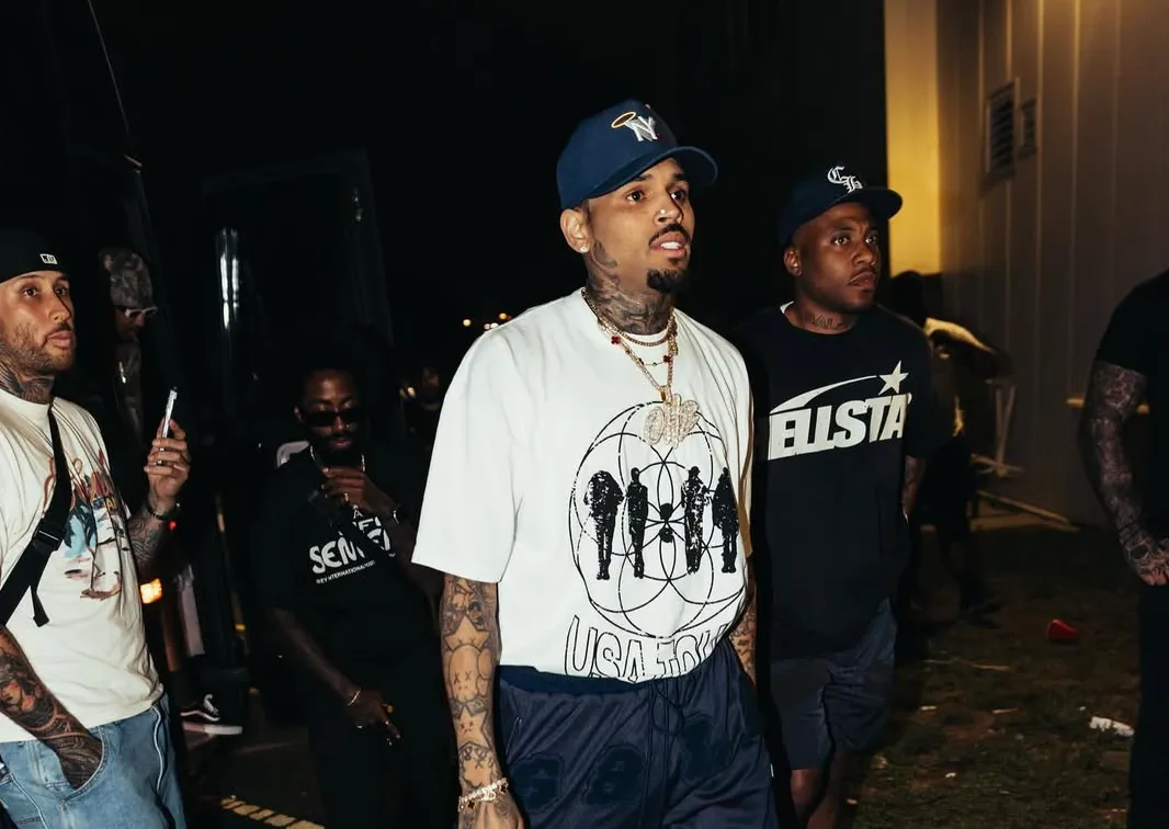 Chris Brown bedankt gevangenis voor gastvrijheid tijdens aftrap van tour door Verenigd Koninkrijk