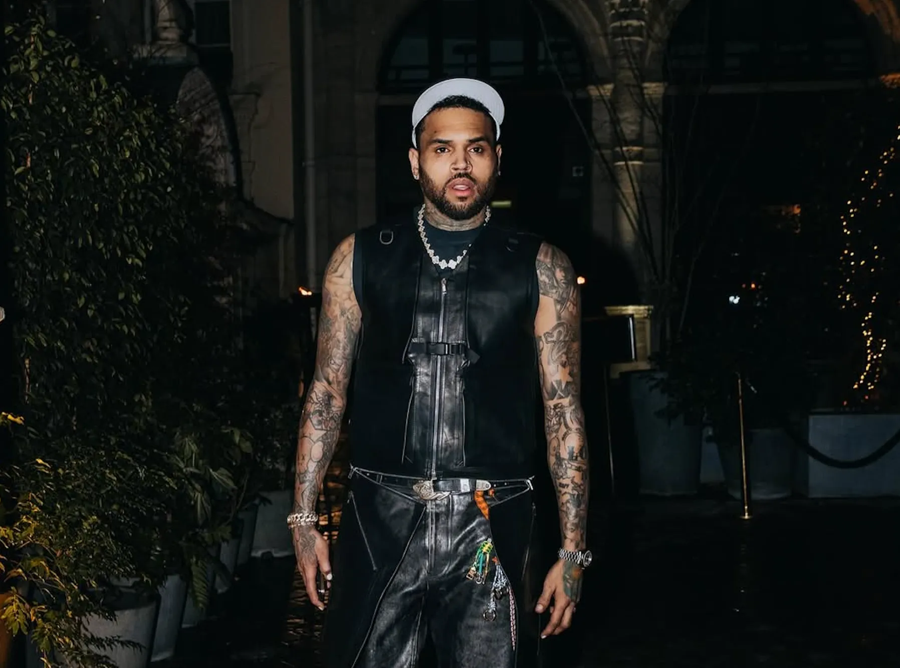 Chris Brown ontslaat beveiliger na schietincident voor zijn woning