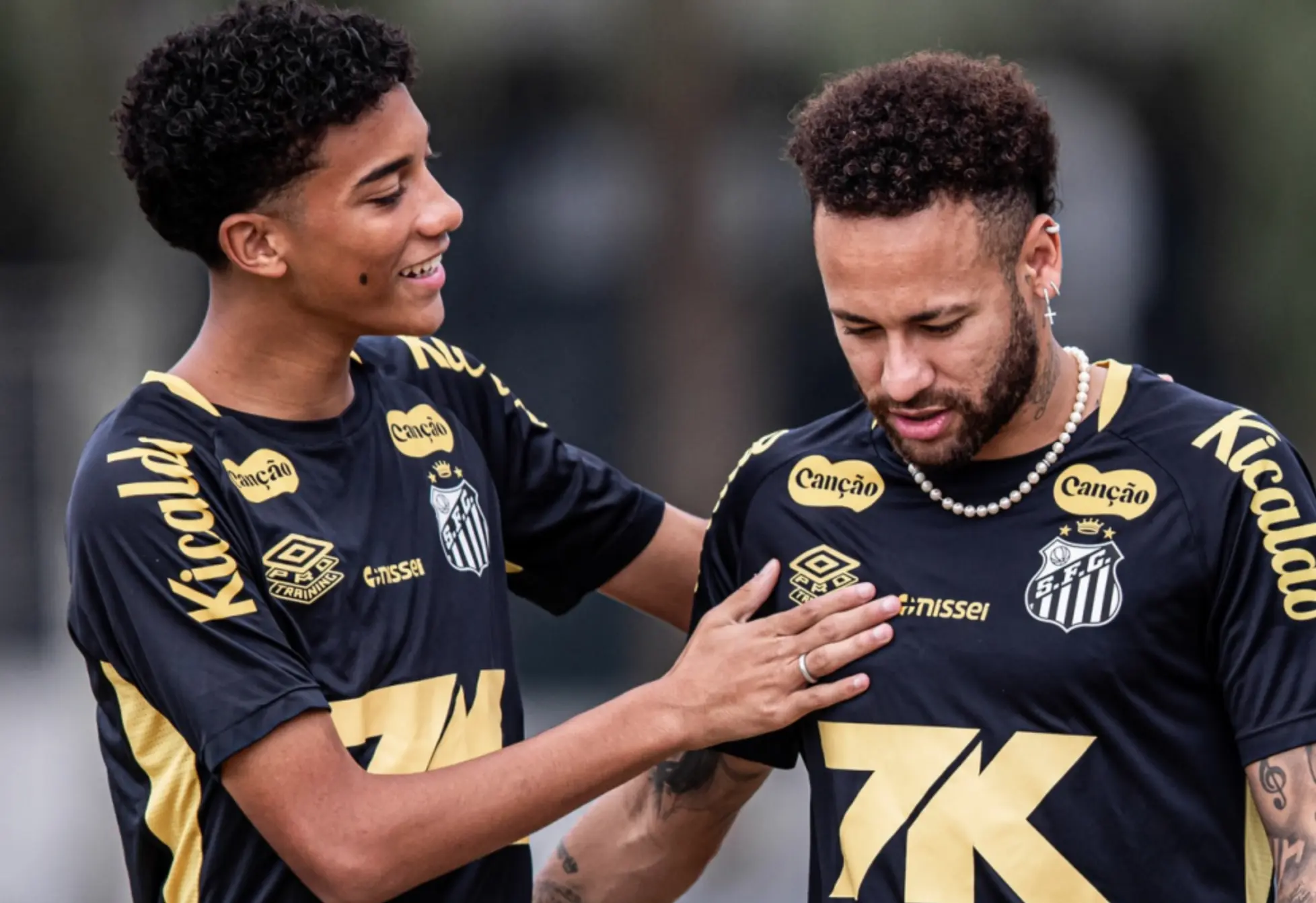 Voetballer Neymar gaat door het stof voor slaan zoon Robinho: "Ik ben te ver gegaan"