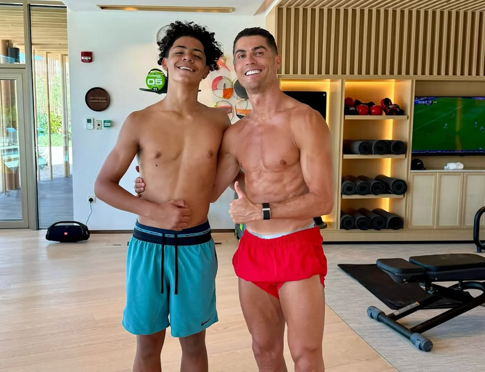 Vijf Europese topclubs willen zoon van Cristiano Ronaldo wegkapen bij Al Nassr