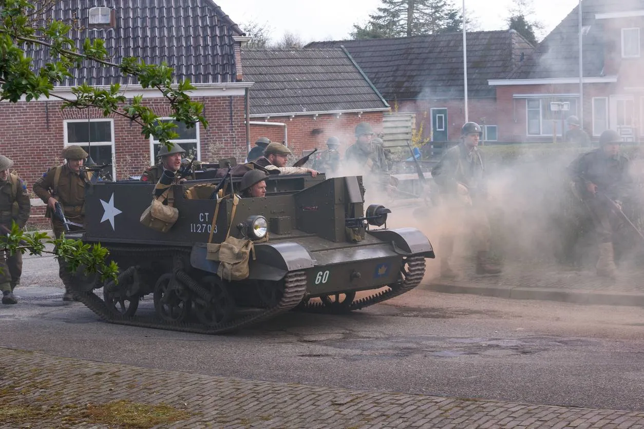 Bevrijdingscolonne trekt zaterdag 19 april door Putten: tanks, jeeps en historie in optocht