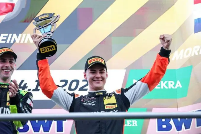 1 morris schuring rookie titel podium dtm825 100415070312577js js