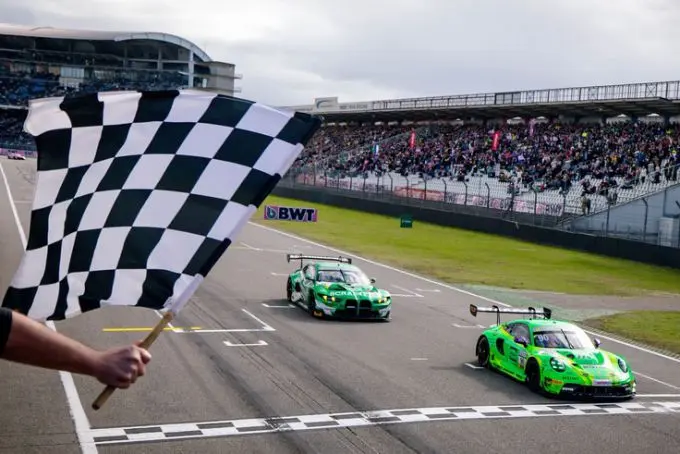 ayhancan guven voor marco wittmann 251005 dtm 10