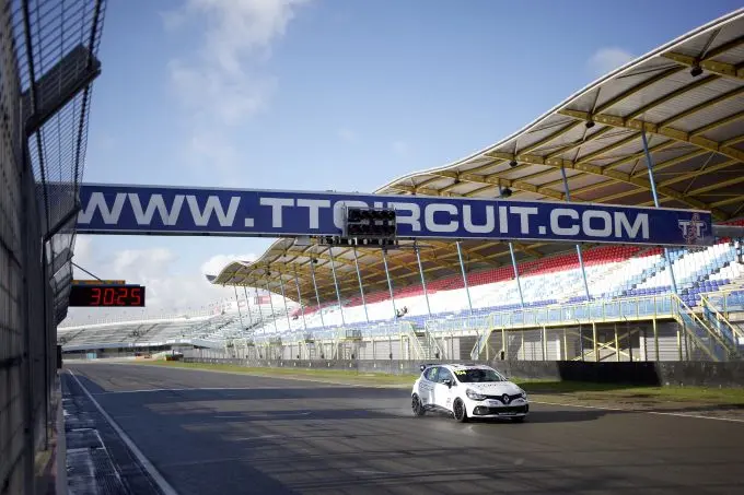 grey clio cup assen