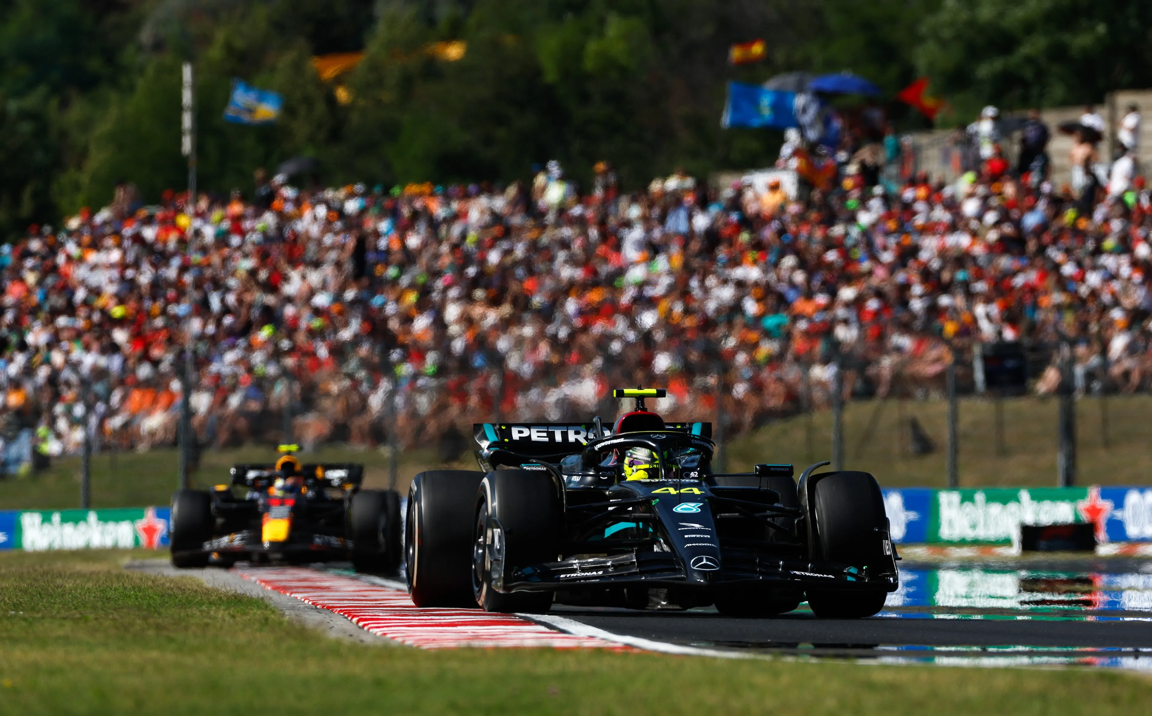 Villeneuve Discusses Possible Mercedes Revival After Two Failed Seasons