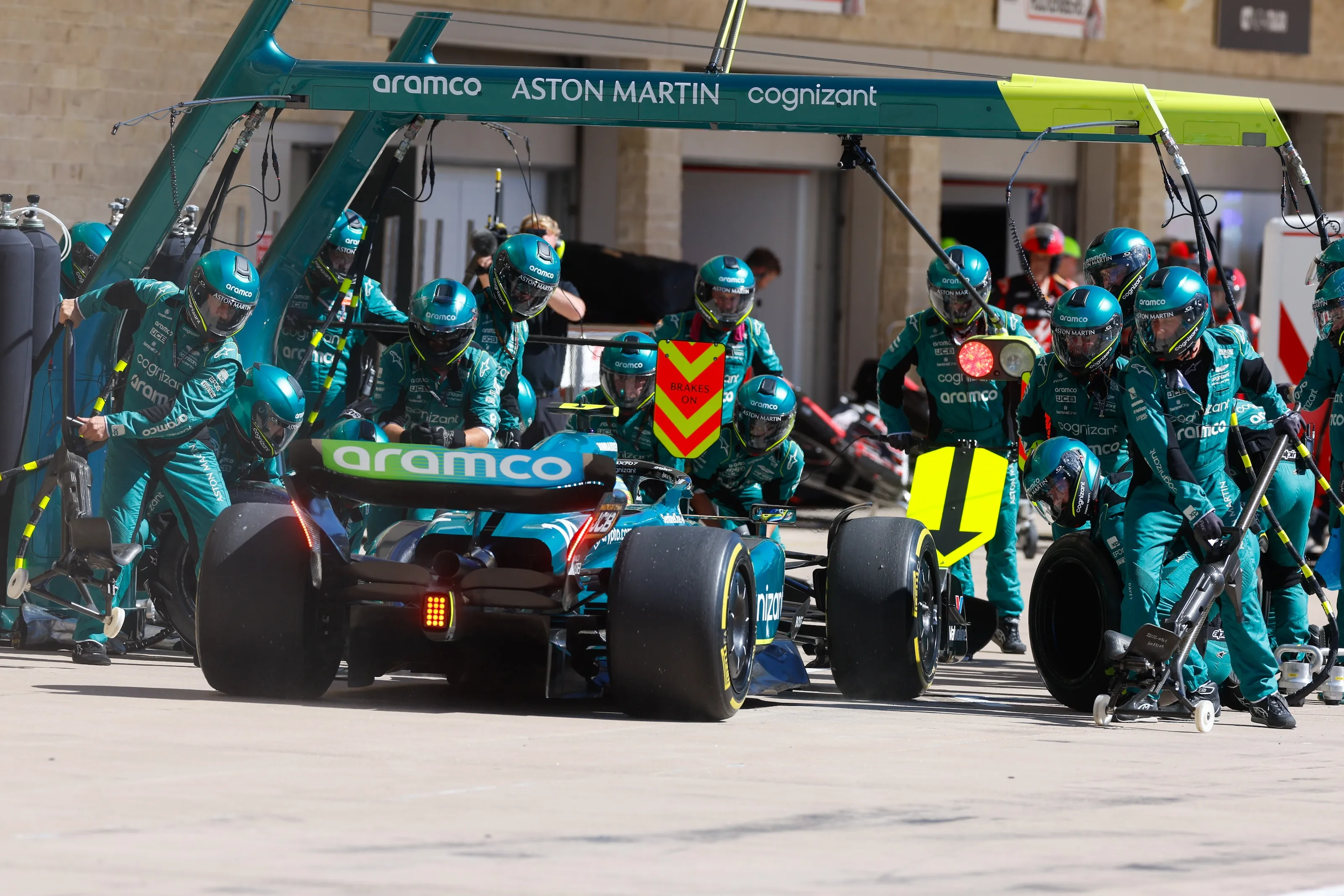 alonso fernando astonmartin car pit stop