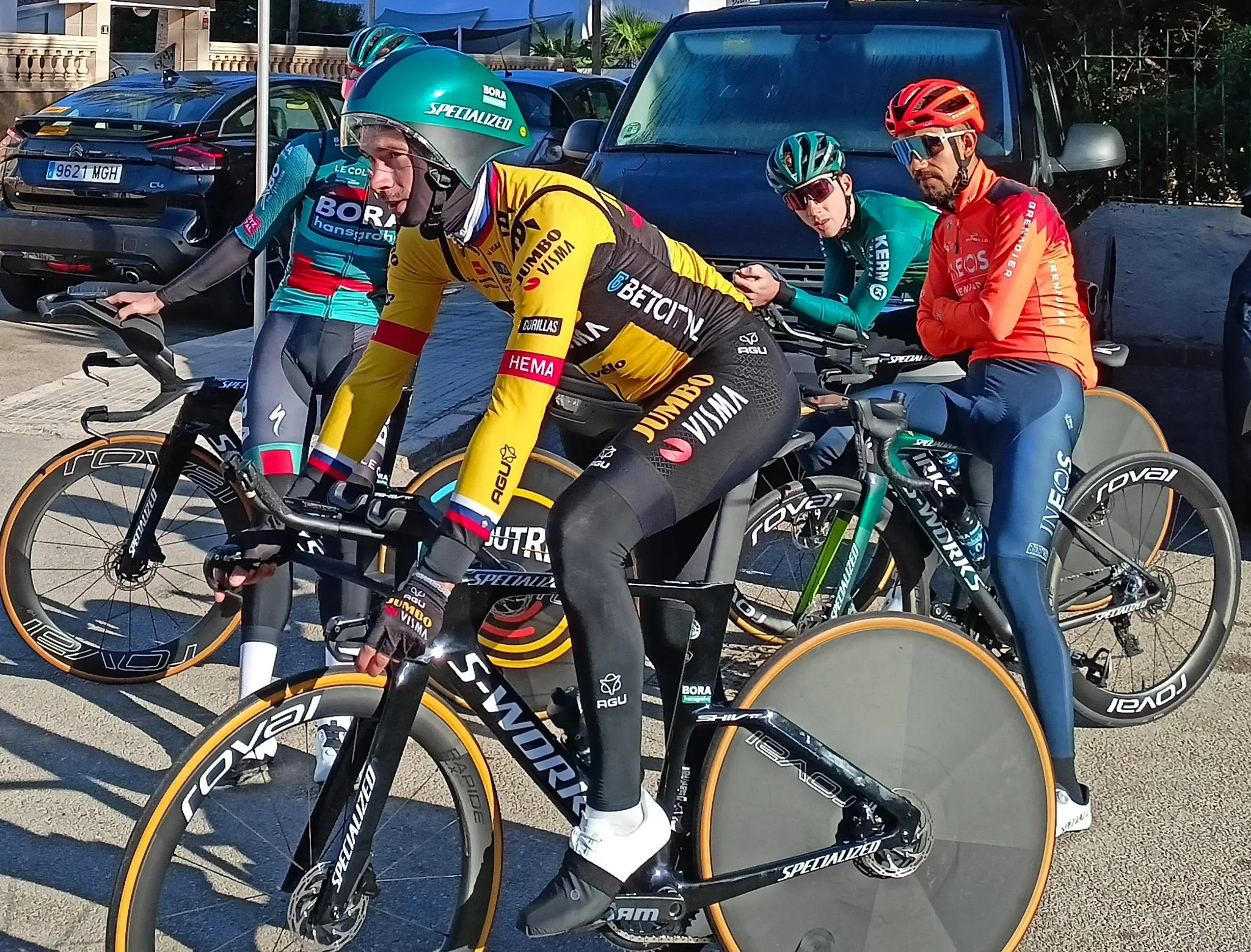 BILD: Primoz Roglic trainiert in BORA - hansgrohe Zeitfahrausrüstung