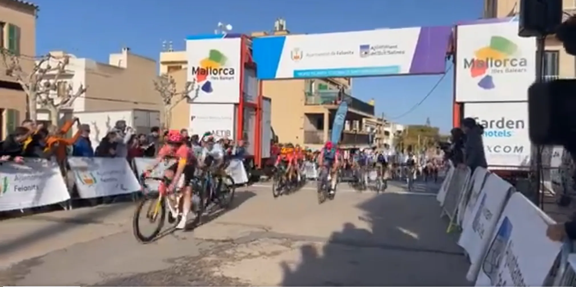 Noemi Rüegg setzt sich gegen Arlenis Sierra und Chiara Consoni durch und gewinnt die Trofeo Felanitx-Colònia de Sant Jordi