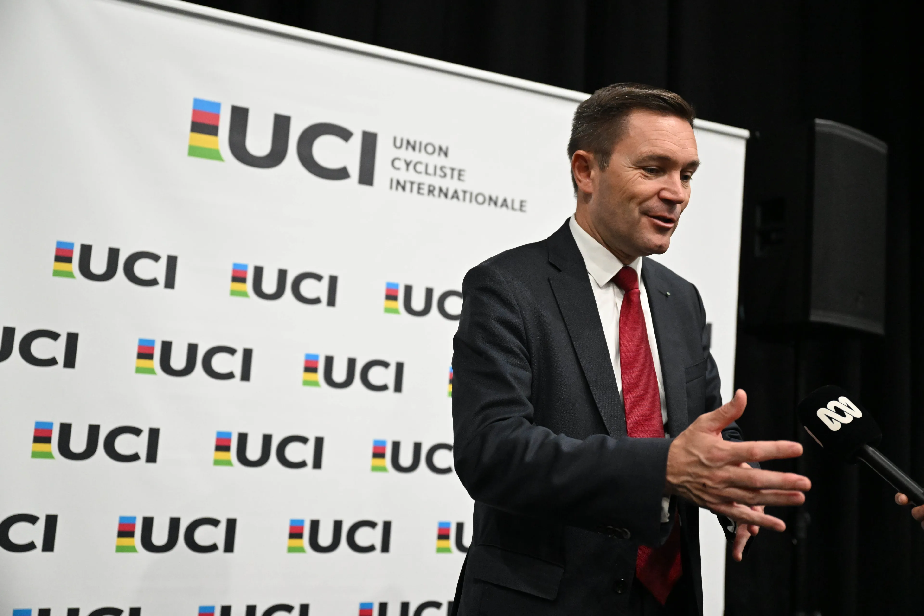 Johan Bruyneel weist David Lappartient zurecht und bezeichnet das Funkverbot bei der Polen-Rundfahrt 2024 als "einfach kriminell"