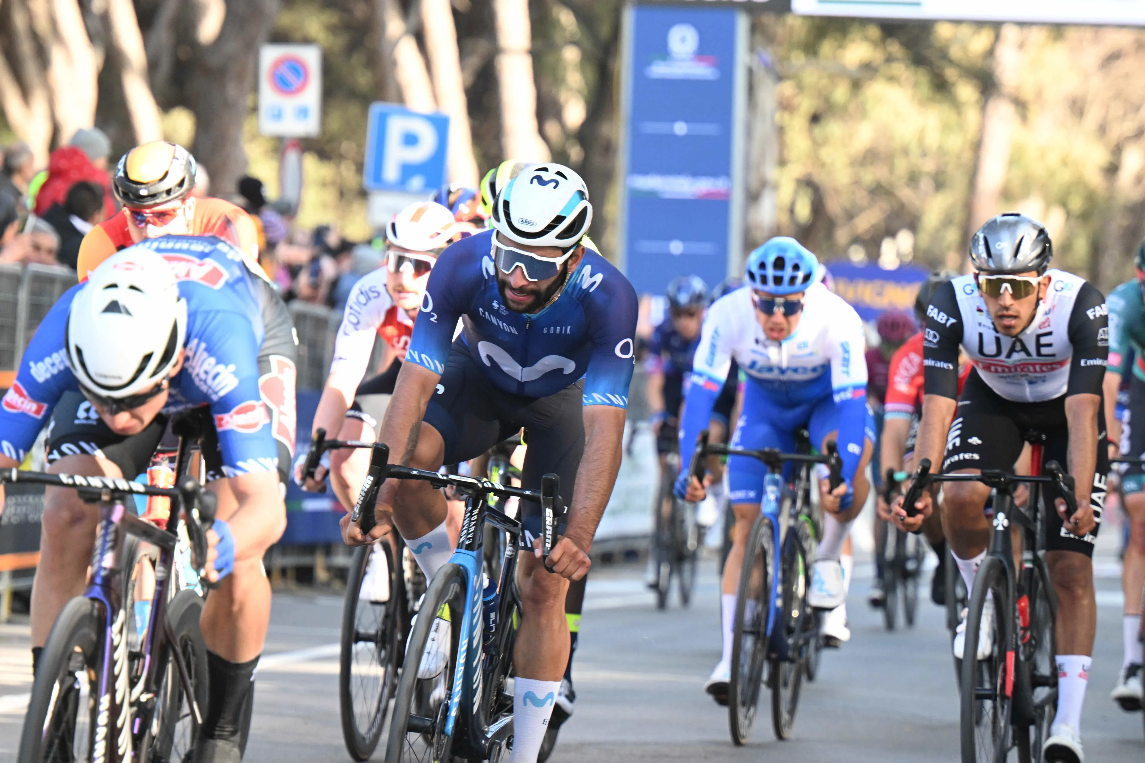 Pablo Lastras, Direktor des Movistar Teams, warnt vor der ersten Etappe der UAE Tour: "Es könnte Staffelungen geben"