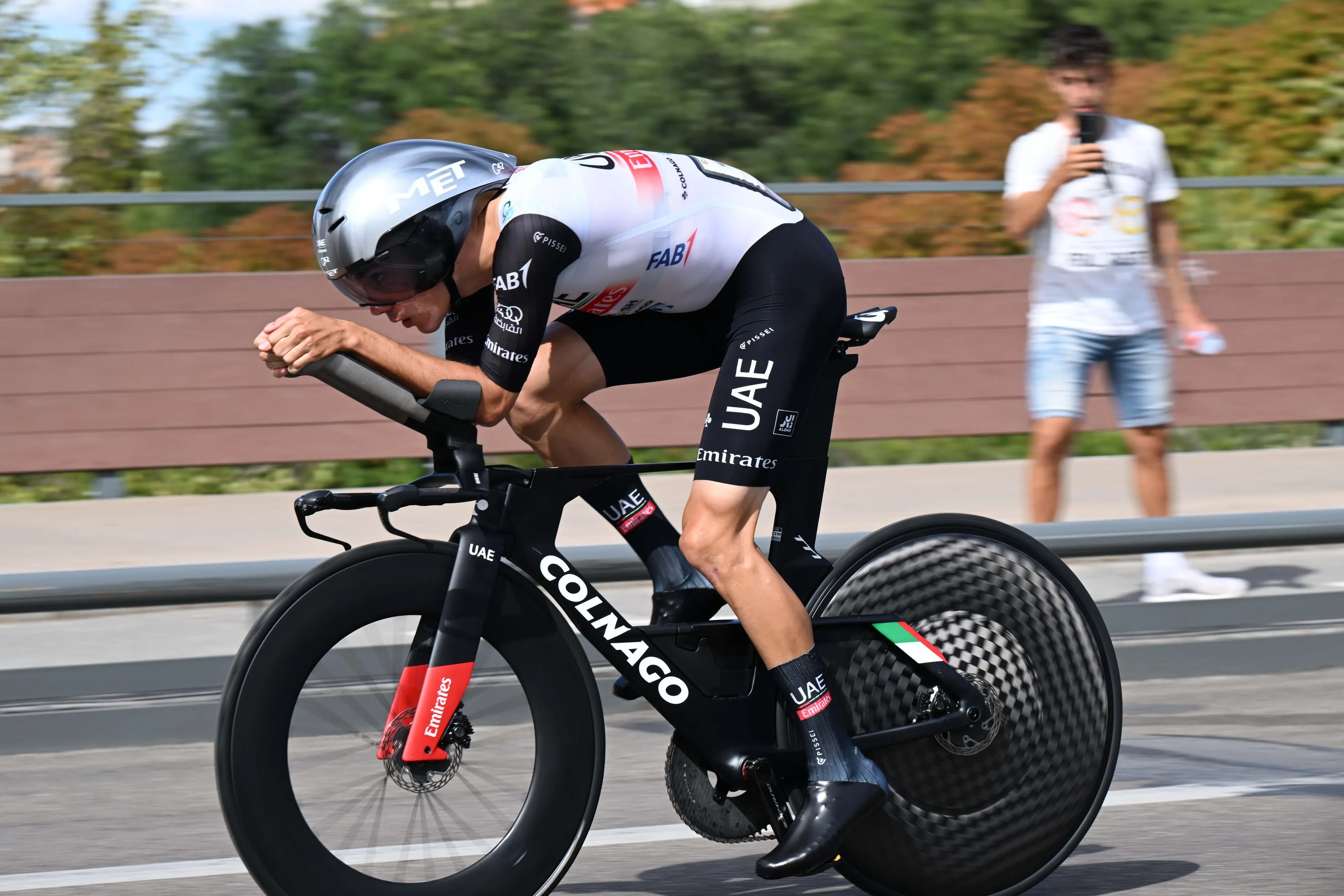 Juan Ayuso gewinnt das Zeitfahren auf der 1. Etappe von Tirreno-Adriatico 2024 mit nur einer Sekunde Vorsprung vor Filippo Ganna; Lennard Kämna Vierzehnter