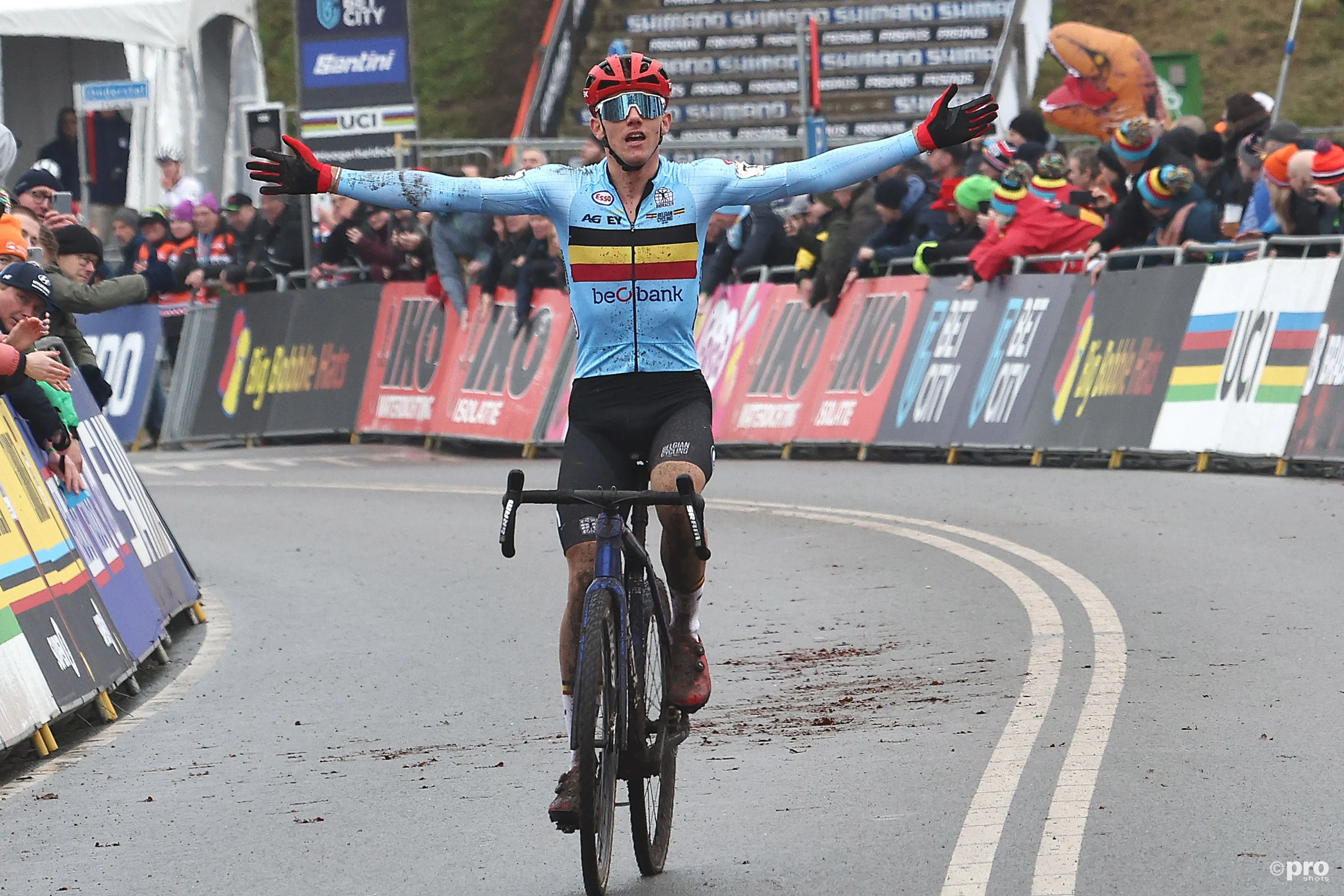 "Ich weiß, dass ich gut in Form bin" - Thibau Nys zuversichtlich vor den Weltmeisterschaften in Tábor