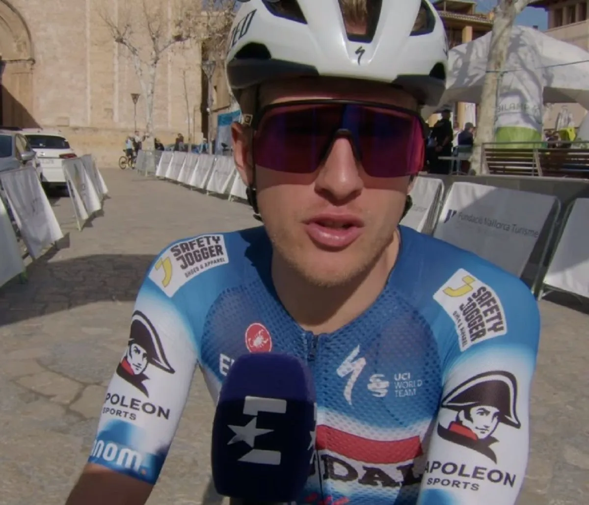 "Wir werden jetzt sehen, was auf den beiden Bergetappen passiert" - Ilan Van Wilder im Trikot des besten jungen Fahrers bei der UAE Tour 2024