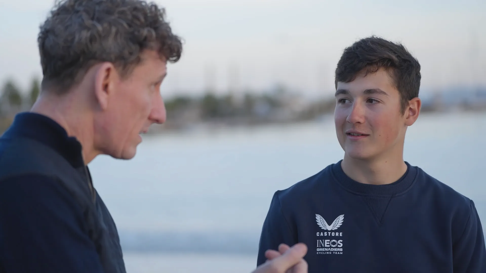 VIDEO: Die neueste Sensation der INEOS Grenadiers, 'AJ' Andrew August, wird vorgestellt