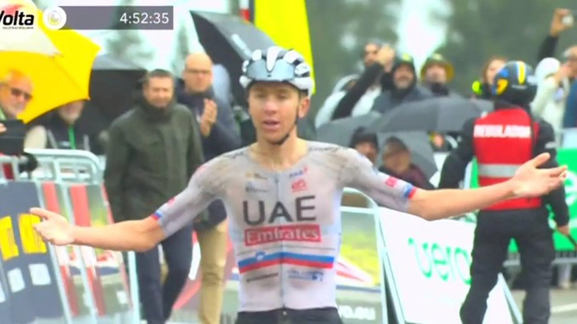 "Es war wirklich hart zu überleben" - Tadej Pogacar kämpft sich bei der Volta a Catalunya 2024 durch Kälte und Nässe