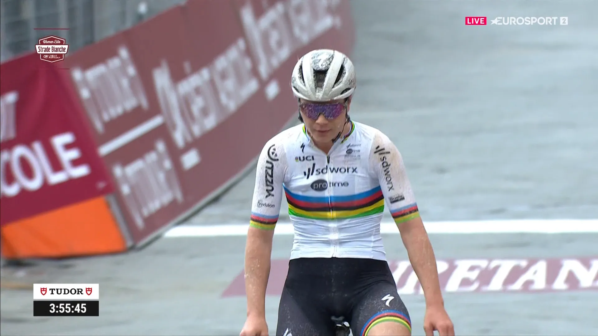 Lotte Kopecky gewinnt die Strade Bianche Donne 2024 mit einem massiven Angriff auf der Via Santa Caterina; Longo Borghini und Vollering werden Zweite und Dritte, Niewiadoma auf viertem Platz