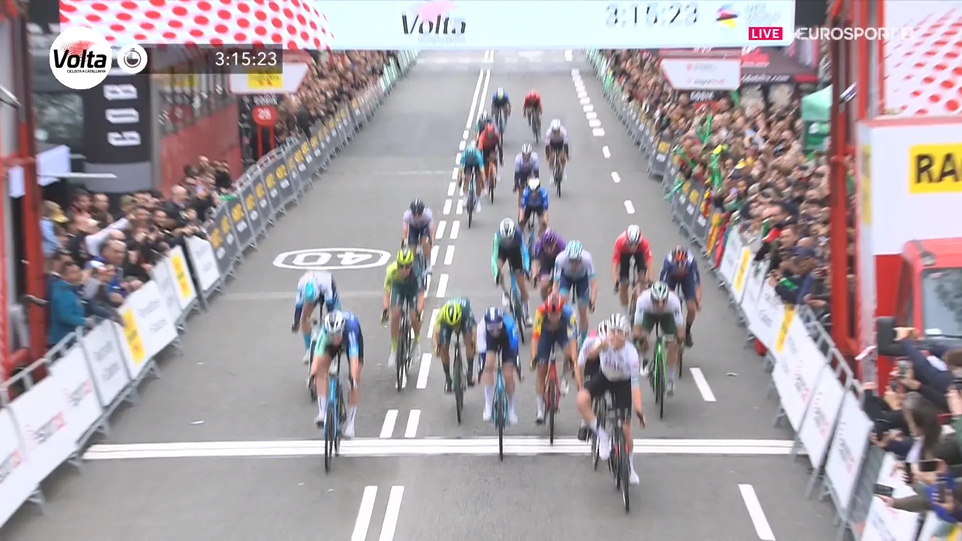 Volta a Catalunya 2024: Tadej Pogacar gewinnt erneut auf dem Montjuic Circuit und sichert sich die Gesamtwertung; Konrad Etappen-Fünfter, Vlasov Vierter im GC