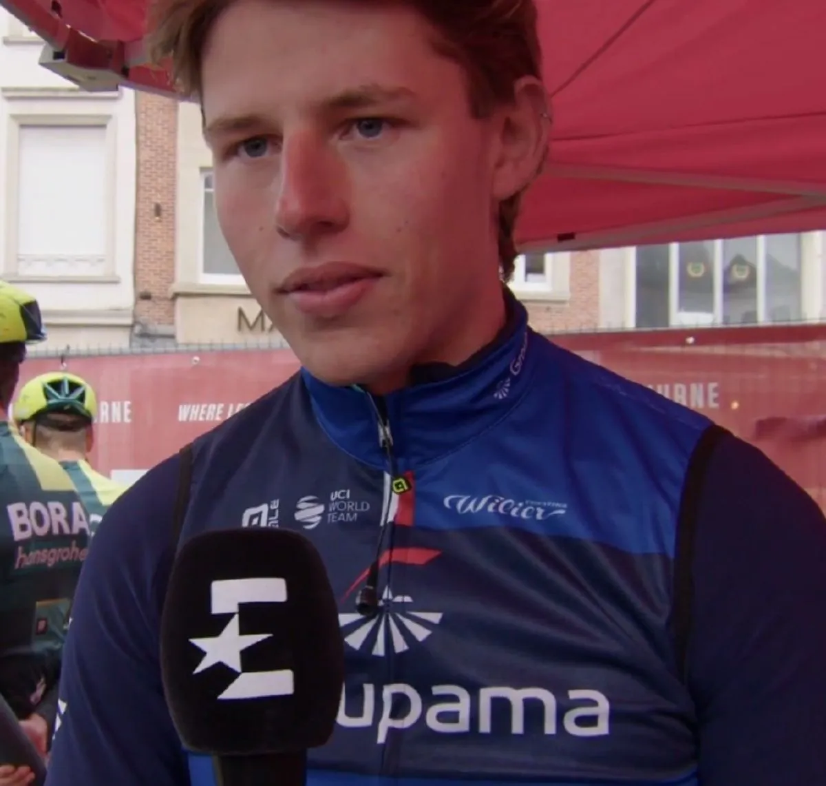 "Es ist die Hölle auf dem Rad" - Laurence Pithie über das Rennen gegen Mathieu van der Poel und Mads Pedersen bei Gent-Wevelgem 2024