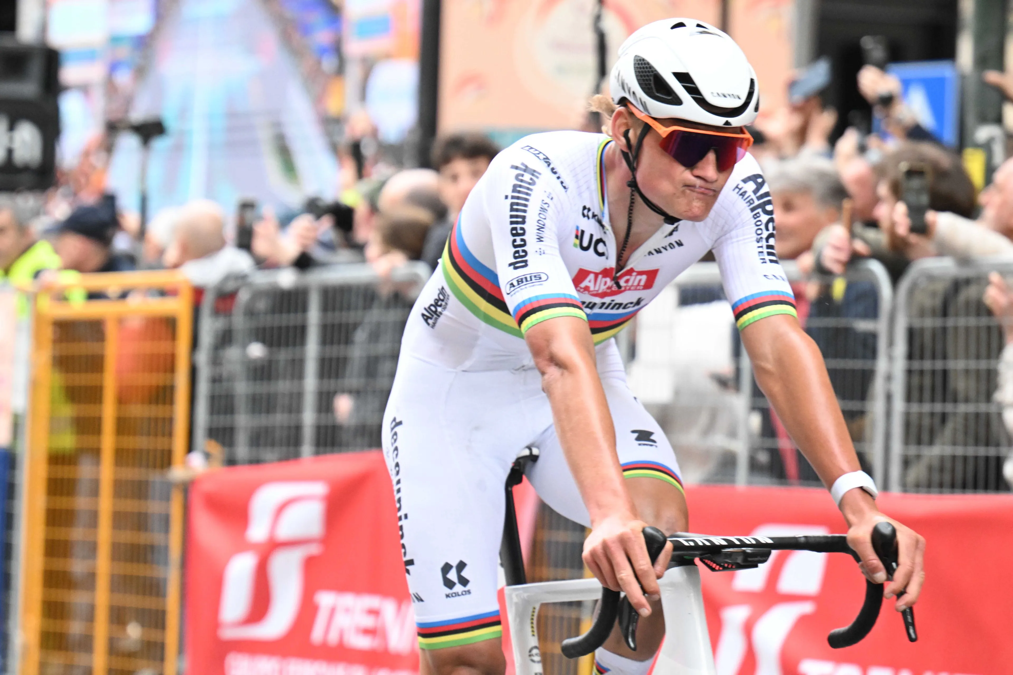 Endgültige Startliste Gent-Wevelgem 2024 mit Mathieu van der Poel, Jasper Philipsen, Mads Pedersen, Arnaud De Lie, Biniam Girmay, Jan Tratnik, Pascal Ackermann und Nils Politt