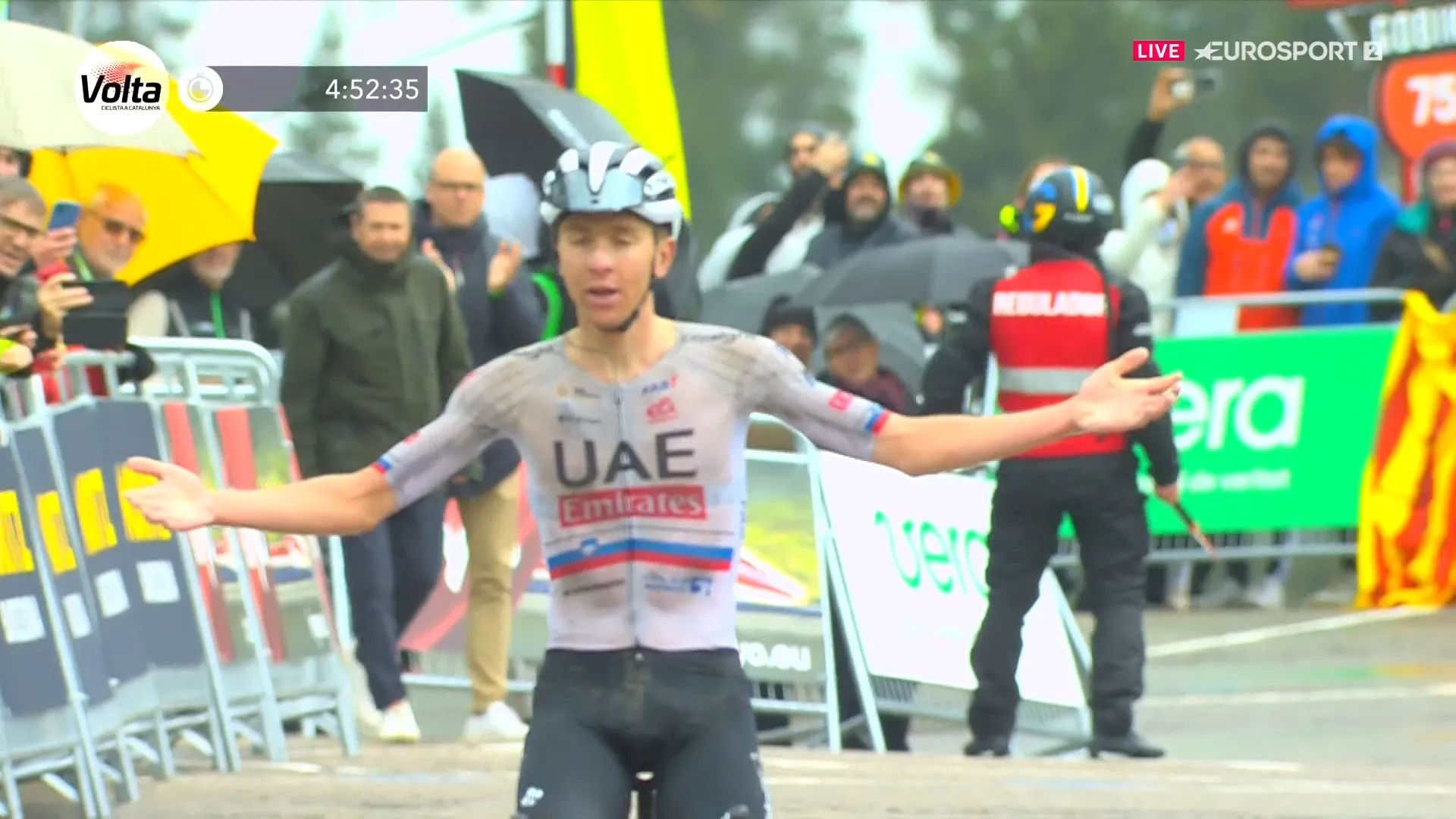 Tadej Pogacar gewinnt klar die erste Bergankunft der Volta a Catalunya 2024 - Aleksandr Vlasov von BORA - hansgrohe mit starkem 3. Platz
