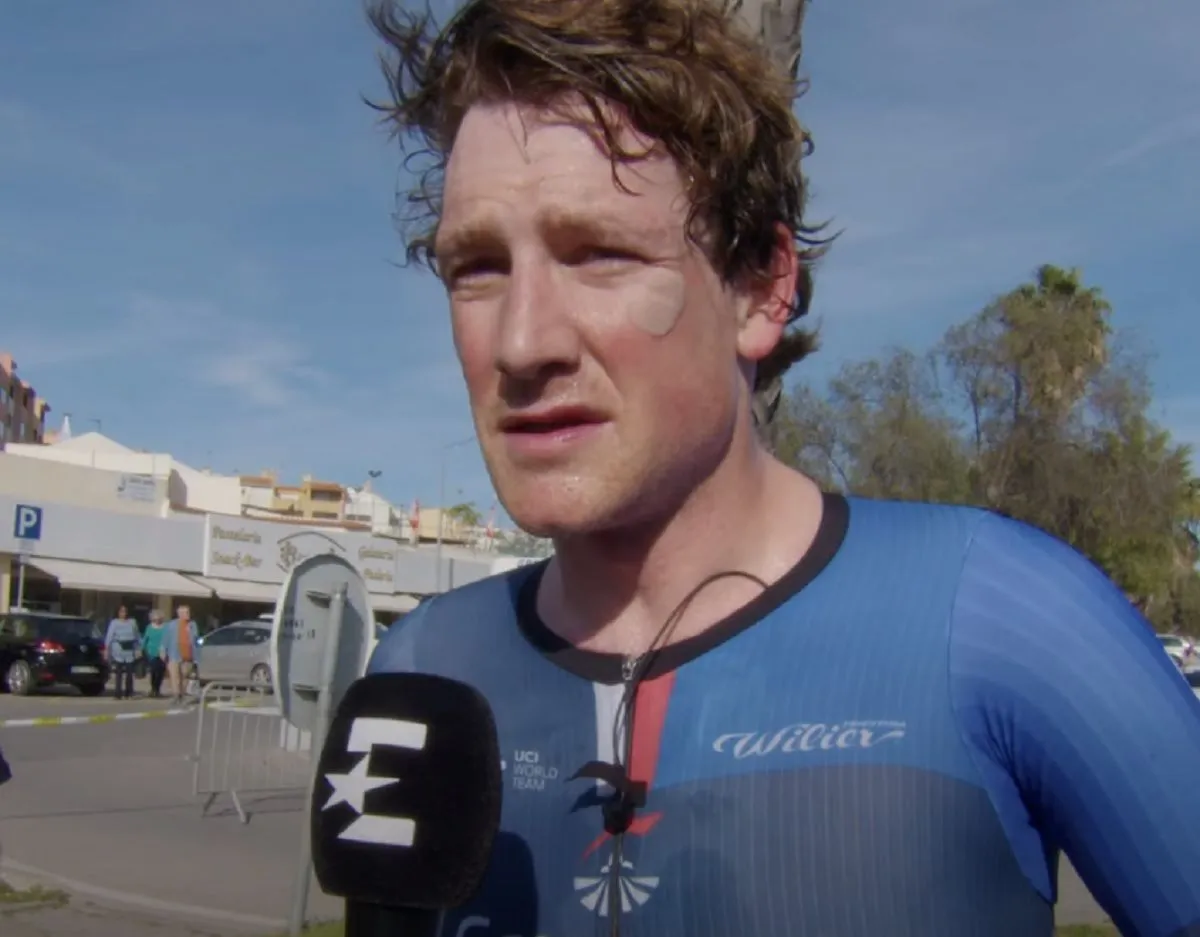 "Alle waren ein bisschen geschockt" - Stefan Küng gibt zu, dass das Peloton durch den Sturz der Favoriten beim Dwars Door Vlaanderen 2024 erschüttert wurde