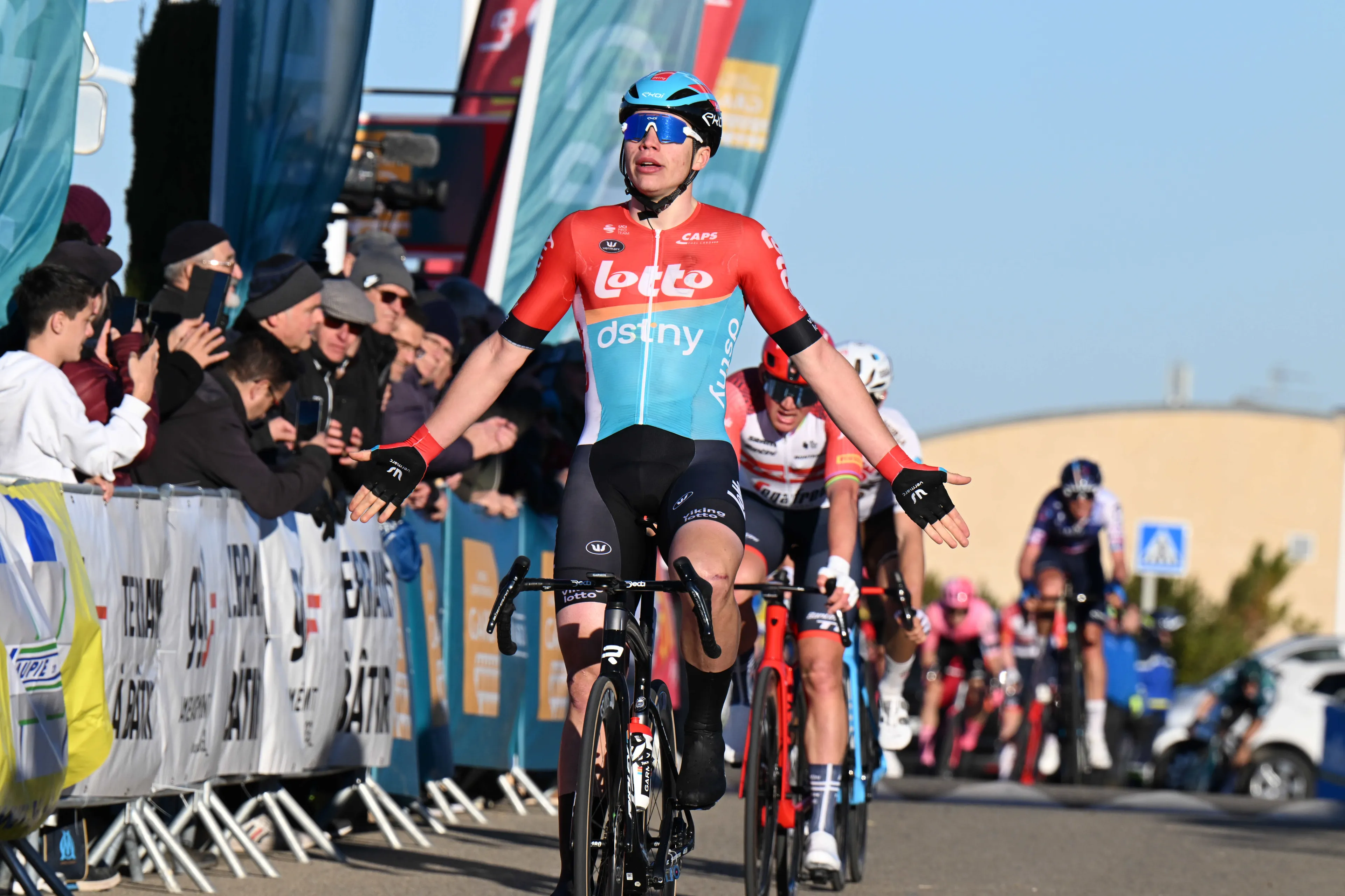Was für ein Comeback! Arnaud De Lie kehrt nach seiner Borreliose-Erkrankung ins Renngeschehen zurück und gewinnt die Famenne Ardenne Classic 2024