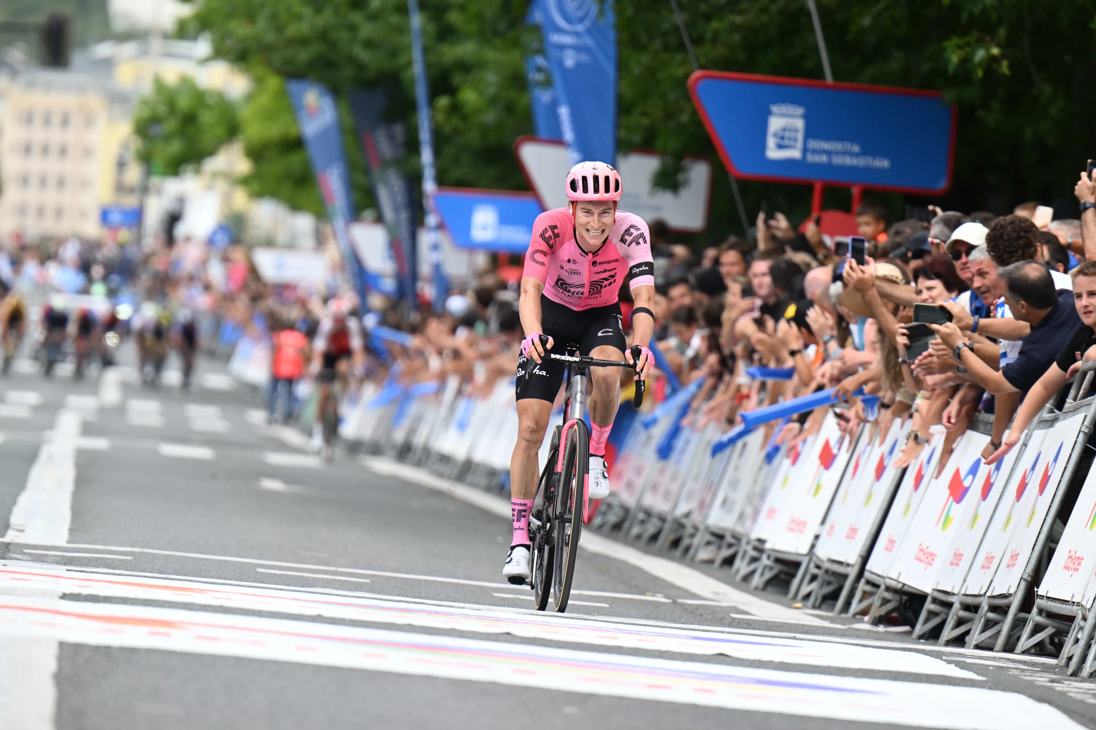 Neilson Powless hält die Verfolger auf Abstand und gewinnt den Gran Piemonte 2024 im Alleingang