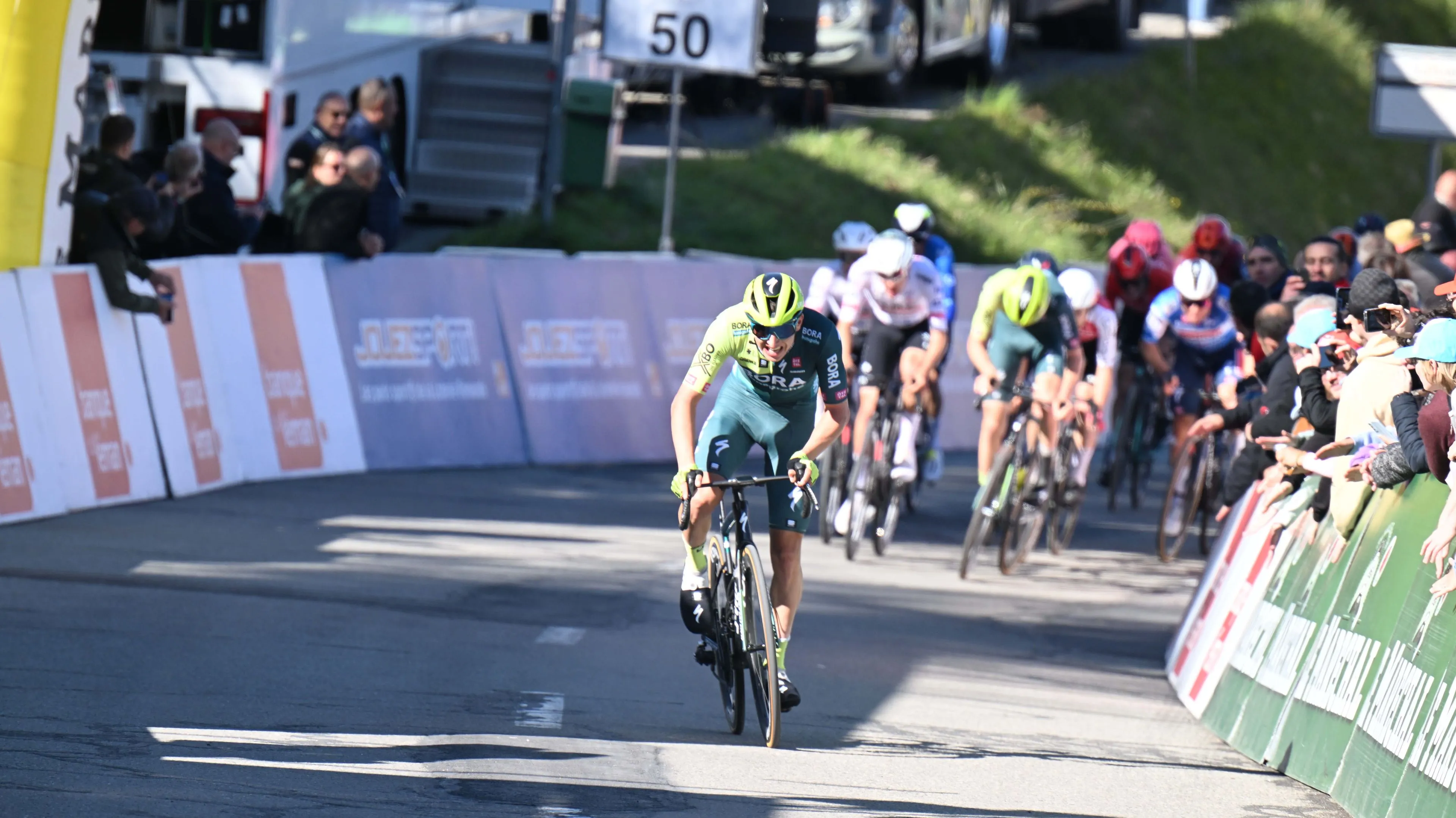 "Ich hätte nie gedacht, dass ich mit den Besten klettern kann" - Florian Lipowitz erstaunt das Peloton der Tour de Romandie 2024, indem er beinahe die Königsetappe gewinnt