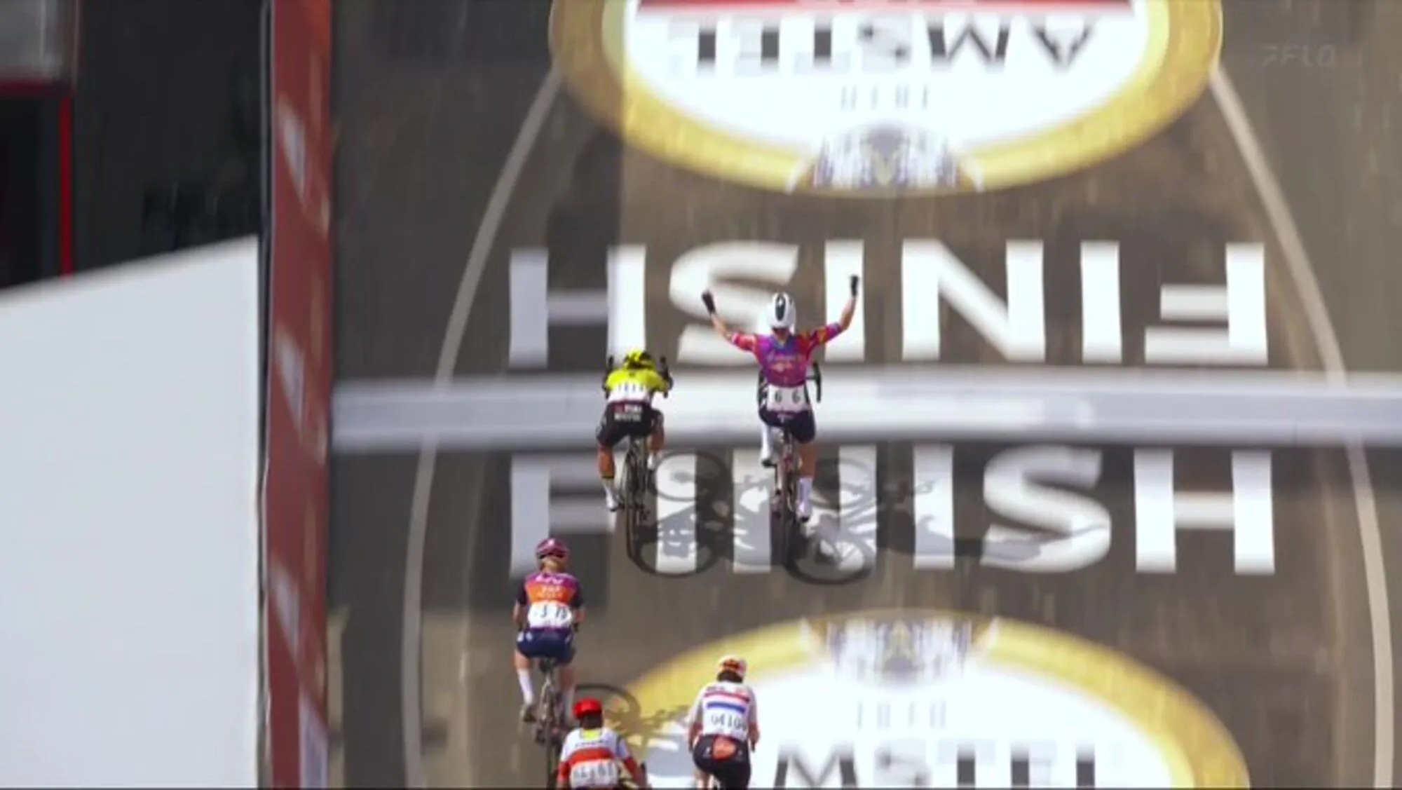 "Ich dachte nur: bis ins Ziel, bis ins Ziel, bis ins Ziel..." - Marianne Vos will sich im dramatischen Finale des Amstel Gold Race Ladies 2024 nicht geschlagen geben