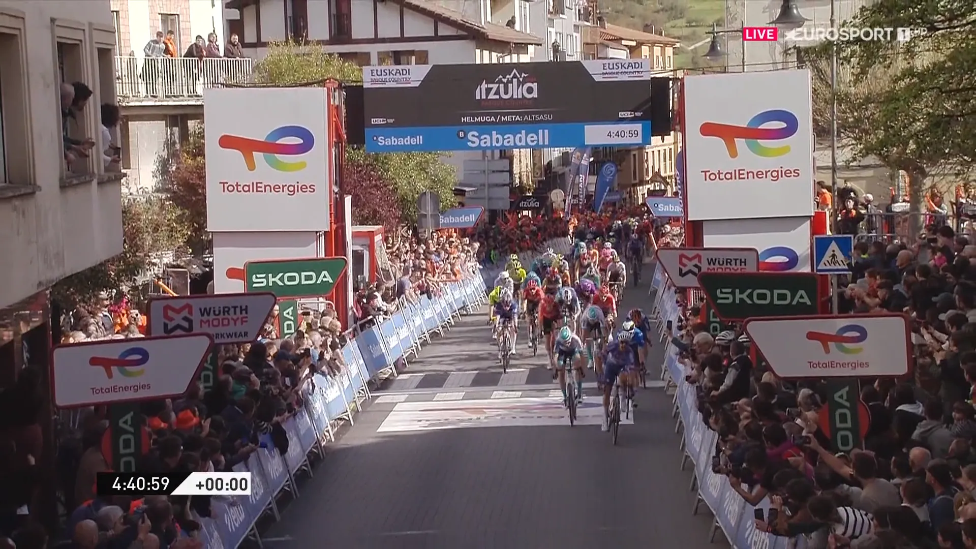 Baskenland-Rundfahrt 2024: Primoz Roglic nach schwerem Sturz weiter in in Gelb; Quinten Hermans gewinnt Bergaufsprint auf Etappe 3, Nikias Arndt auf Rang 5