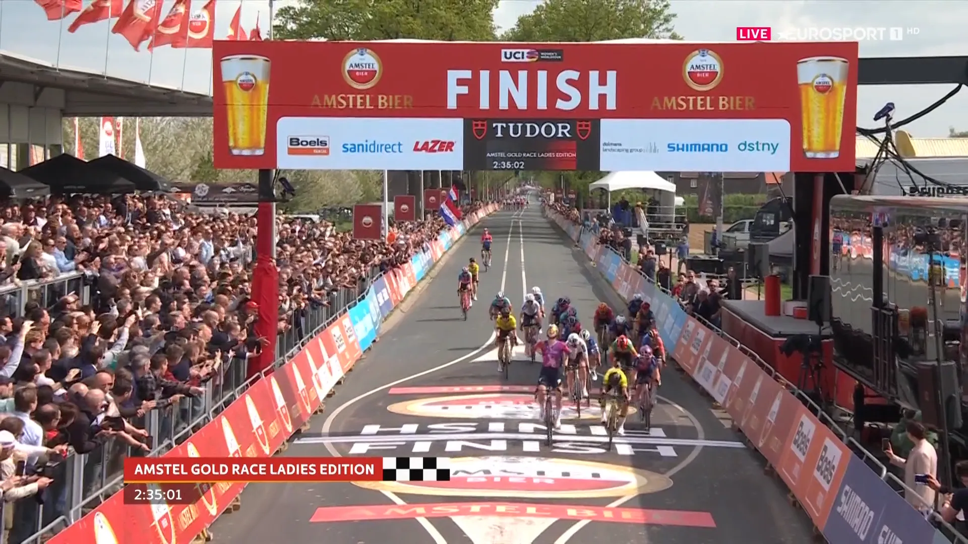 Marianne Vos stiehlt Amstel Gold Race Ladies 2024 auf der Strecke nach verfrühter Lorena Wiebes Feier; Soraya Paladin auf Rang 10
