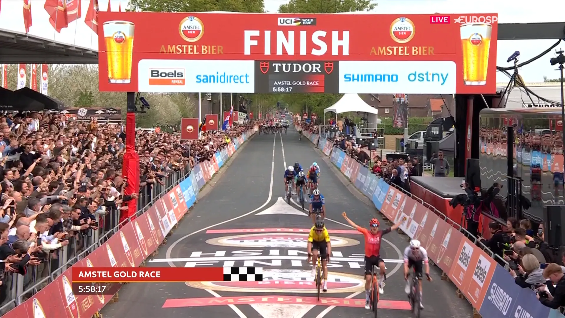 Fantastischer Tom Pidcock sprintet zum Sieg beim Amstel Gold Race 2024 vor Marc Hirschi und Benoot