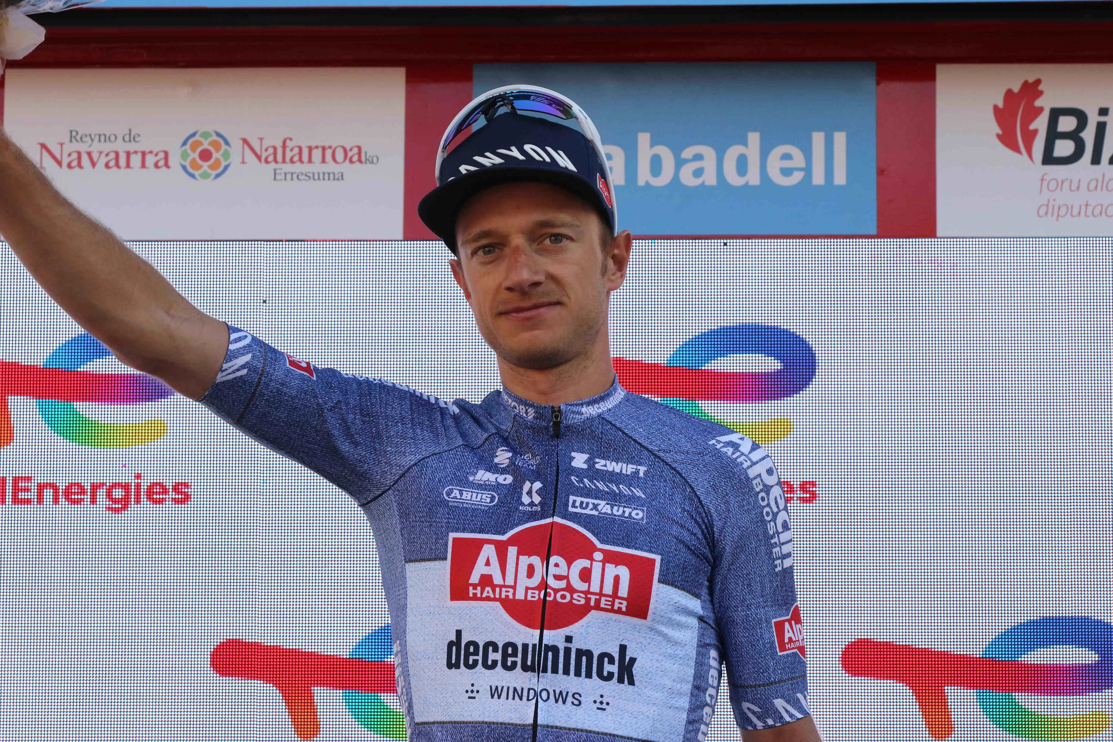 "Wir gehen zu sehr ans Limit" - Quinten Hermans übersteht den Sturz bei der Baskenland-Rundfahrt 2024 relativ unbeschadet, während andere ins Krankenhaus eingeliefert werden müssen