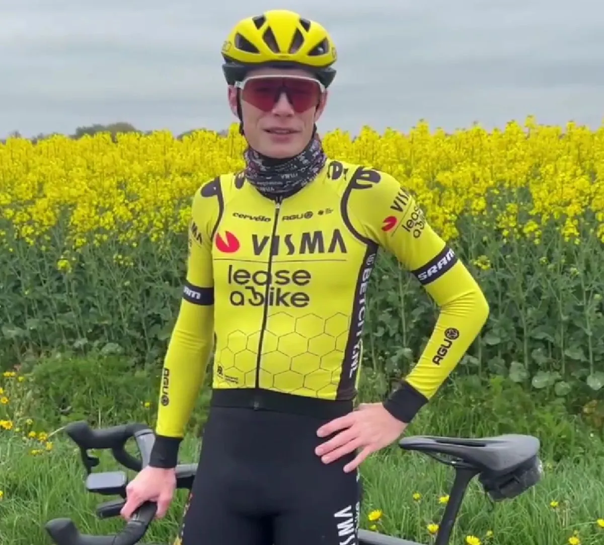 Jonas Vingegaard ist nach seinem schweren Sturz zurück im Training: "Es ist sehr schön, endlich wieder Rad fahren zu können und endlich wieder auf der Straße zu fahren"